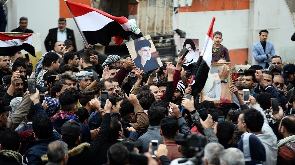 مقرب من الصدر يدعو أنصاره للعودة إلى منازلهم أو التوجه إلى الساحات لحماية المتظاهرين