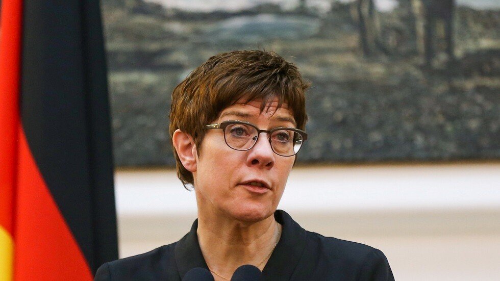 وزيرة الدفاع الألمانية تدعو للرد على روسيا إثر جريمة برلين