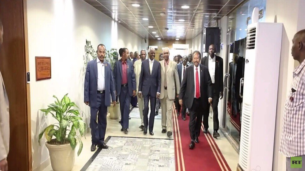 حمدوك يقلص عدد جنوده في اليمن