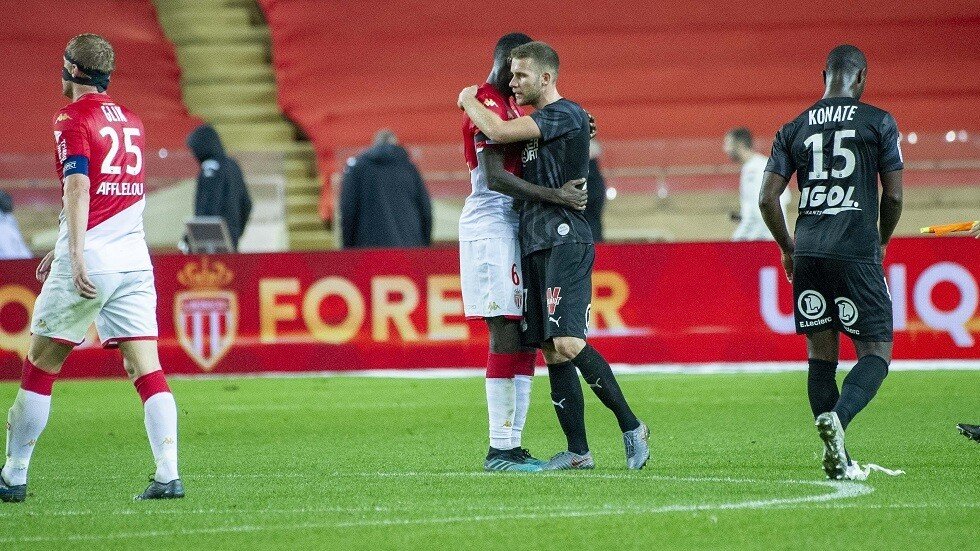 بالفيديو.. نجم موناكو يضع نفسه في موقف 