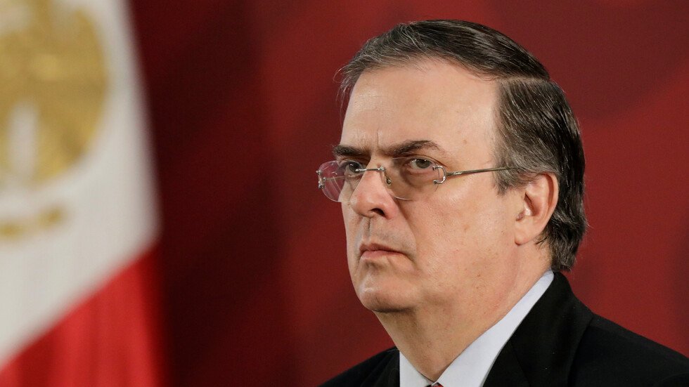 دبلوماسي مكسيكي يكاد يفقد وظيفته بسبب ولعه بـ