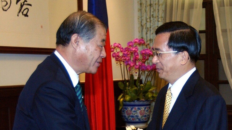 إطلاق النار على وزير دفاع ياباني سابق قرب منزله