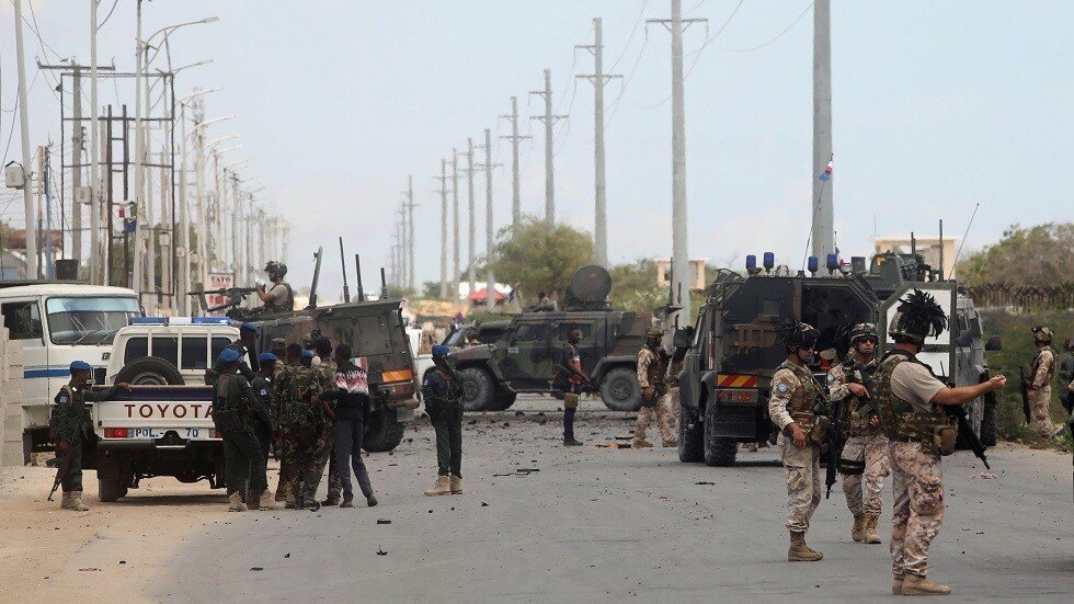 "الشباب" تهاجم فندقا قرب مقر الرئاسة الصومالية