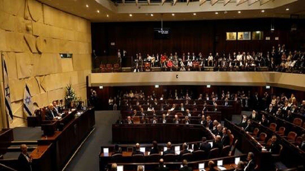 غانتس يدعو نتنياهو للتنازل عن حصانته قبل حل الكنيست هذه الليلة