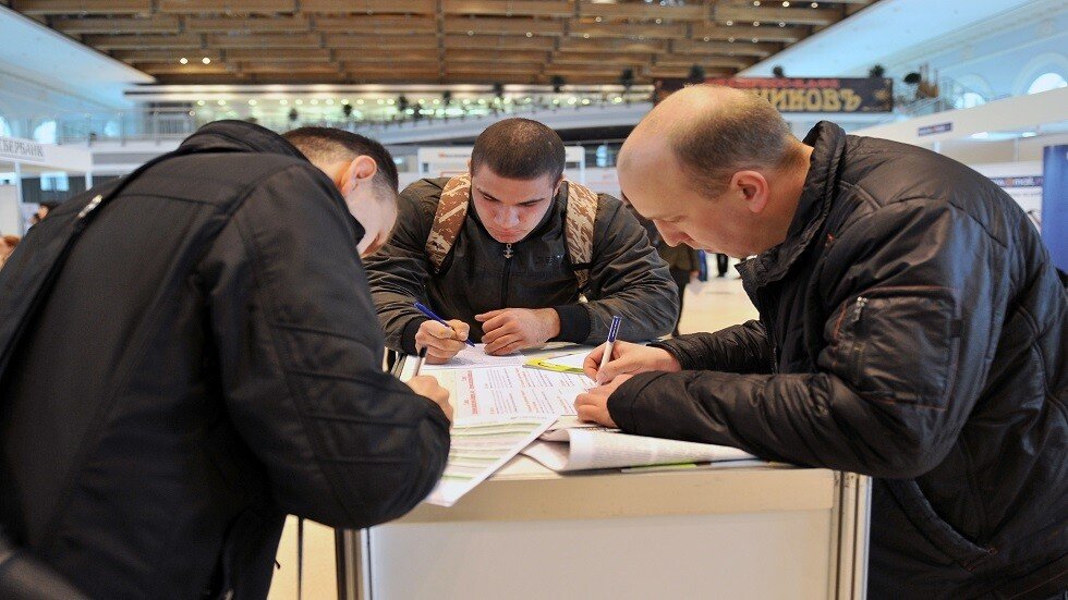 استطلاع الرأي: ربع الروس يخشون فقدان عملهم