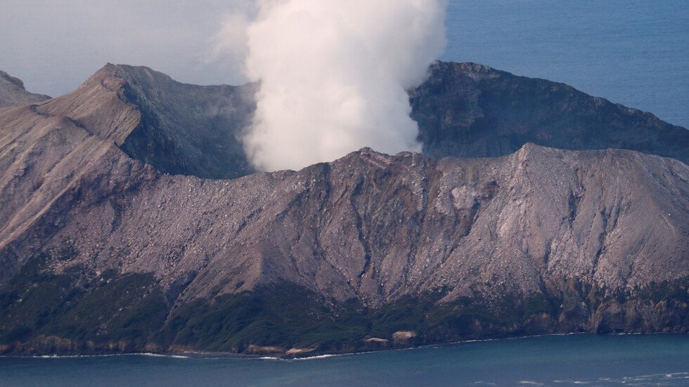 بركان نيوزيلندا .. انتشال 6 جثث واستبعاد بقاء أشخاص على قيد الحياة