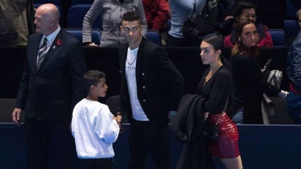 حياة أسرة رونالدو على لسان جارته