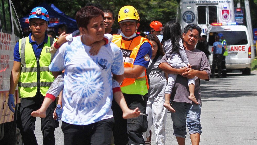 مقتل طفلة بسبب زلزال هز جنوب الفلبين