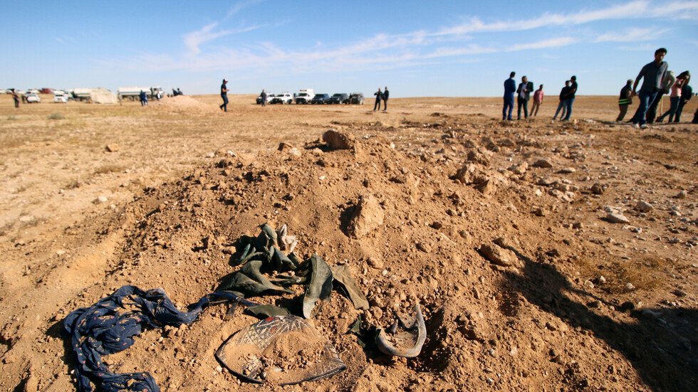 العراق.. اكتشاف مقبرة جماعية لضحايا مجزرة ارتكبها 