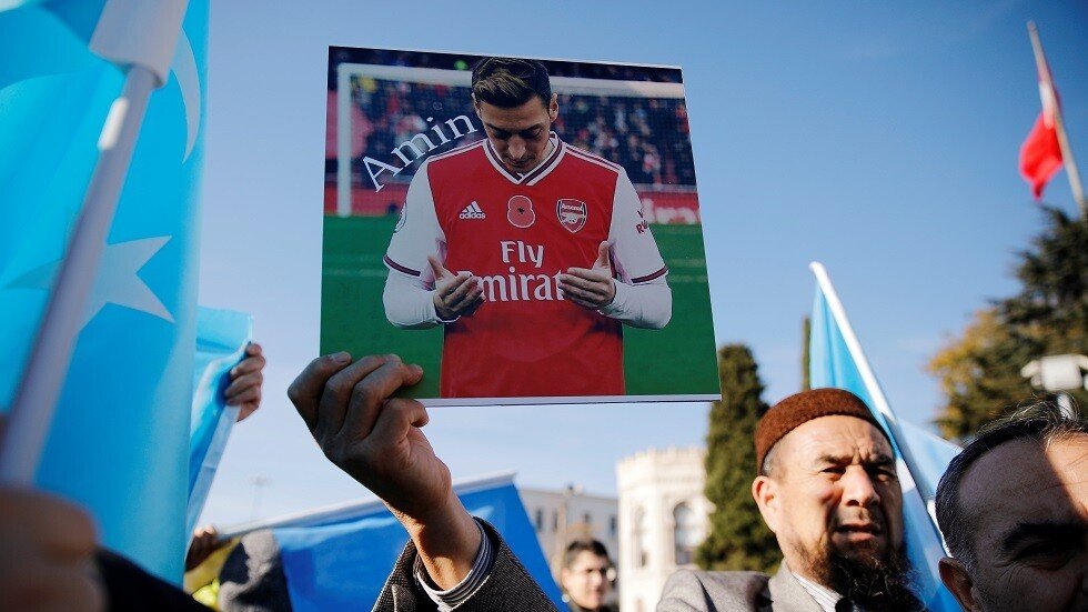 التلفزيون الرسمي الصيني يقرر عدم بث مباراة أرسنال بعد تعليقات أوزيل حول مسلمي الأويغور