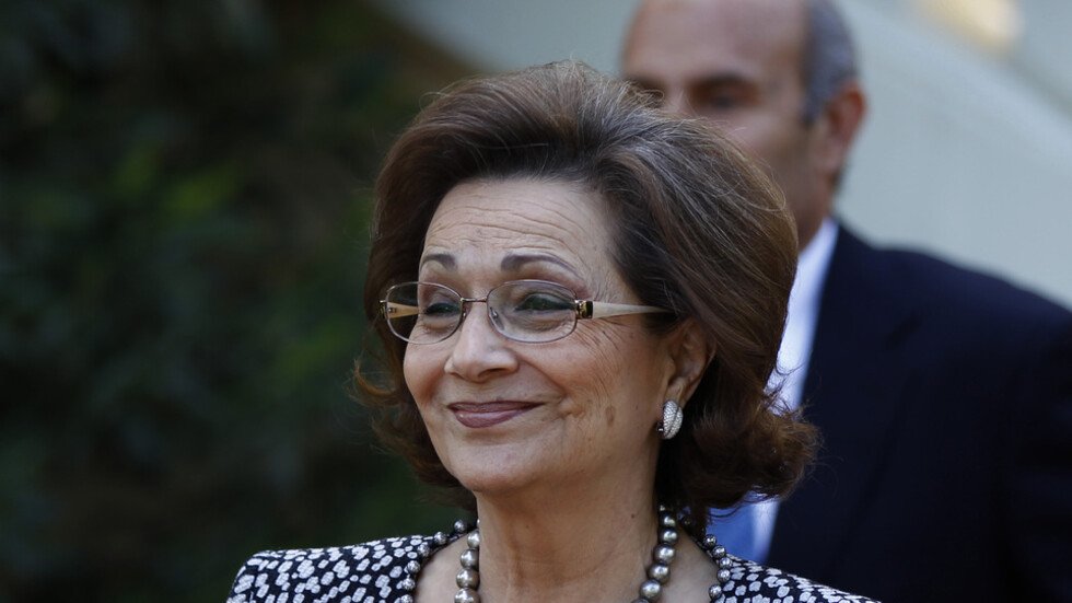 الإعلامية الكويتية فجر السعيد تعلن خروج سوزان مبارك من المستشفى