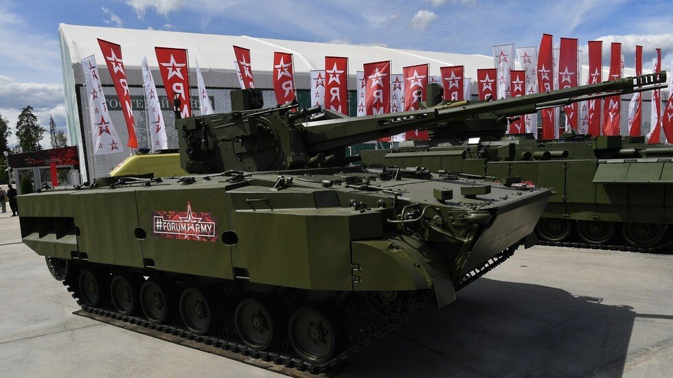 روسيا تختبر أحدث عرباتها القتالية