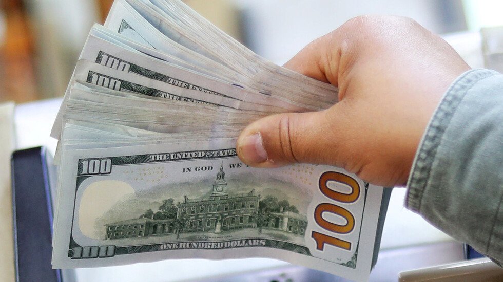 خبير اقتصادي يكشف سبب انخفاض الدولار المفاجئ في مصر لأول مرة منذ 2017