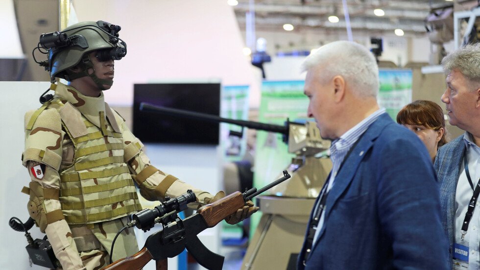 مصر تبحث تصنيع أسلحة جديدة بتكنولوجيا عالمية