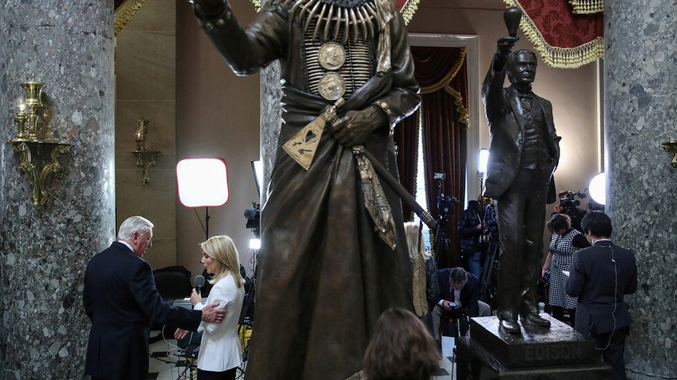 النواب الأمريكي يبدأ جلسة حول عزل الرئيس ترامب