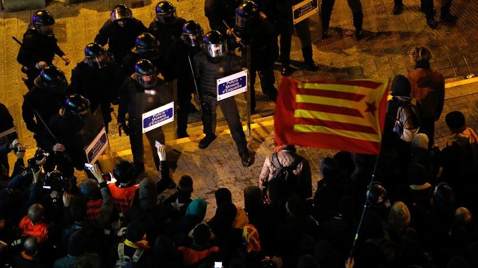 بالفيديو.. احتجاجات في محيط 