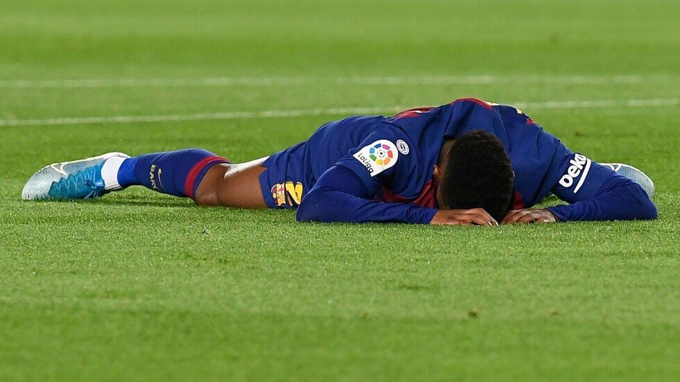 مسلسل سرقة نجوم الكرة مستمر.. والضحية مدافع برشلونة