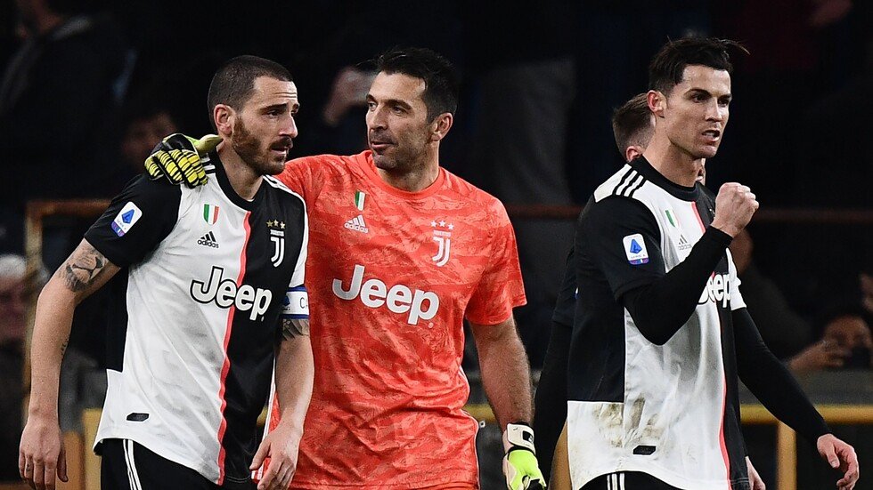 بوفون يواصل كتابة تاريخ الكرة الإيطالية بالأرقام القياسية