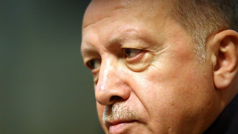 أردوغان يهدد بالرد على أي عقوبات أمريكية بشأن "السيل التركي"