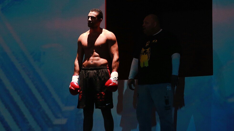 غدا.. النزال "الثأري" المنتظر بين البطل العالمي بدر هاري و"الوحش" فيرهوفن (فيديو)