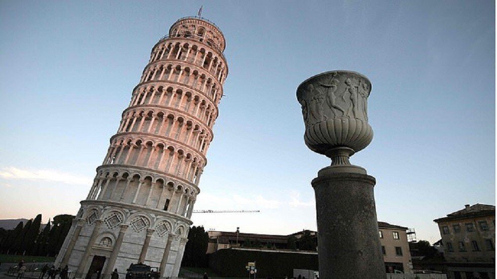 كشف غموض هوية مصمم برج بيزا المائل!