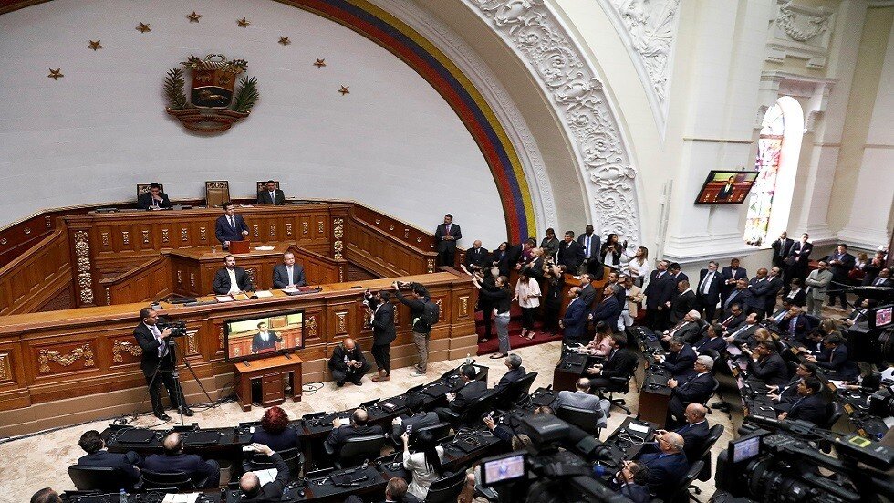 المعارضة الفنزويلية تشكو اعتقال نائب موال لها قبيل تصويت حاسم