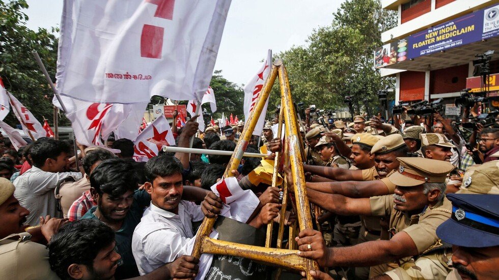 الهند.. ارتفاع حصيلة ضحايا الاحتجاجات إلى 23 قتيلا ومودي بصدد كسر صمته