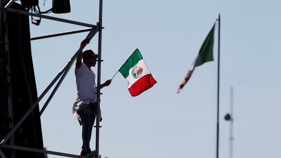 استقالة الدبلوماسي المكسيكي صاحب فضيحة سرقة كتاب بـ 10 دولارات!