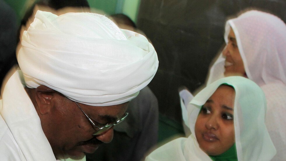 السودان.. النيابة تتحرى عن أرصدة زوجة البشير في ماليزيا!