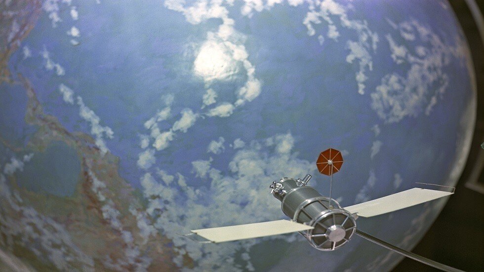 اصطدام قمر صناعي روسي بنيزك