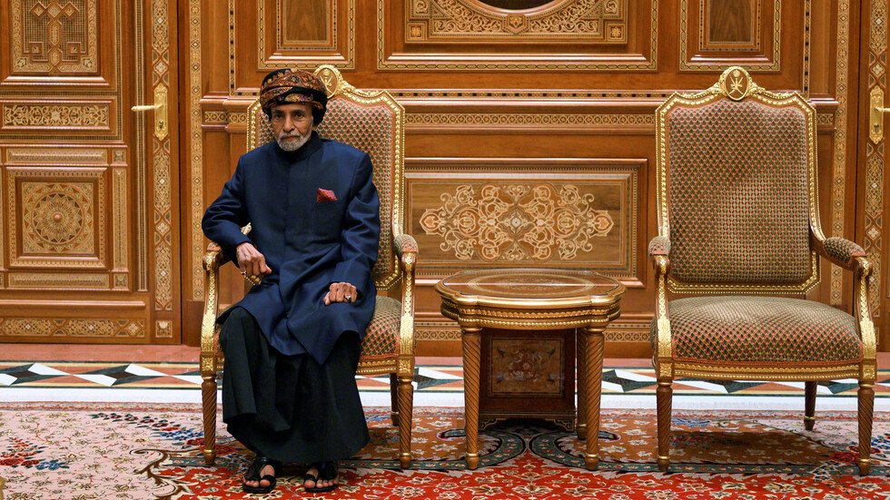 السعودية وقطر تطمئنان على صحة سلطان عمان على خلفية شائعات مقلقة