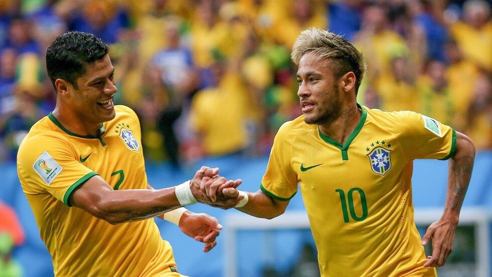 هالك يطلق زوجته ويرتبط بابنة أختها (فيديو)