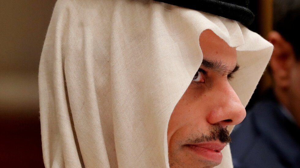 وزير خارجية السعودية يبحث مع قادة باكستان "قضايا الأمة"