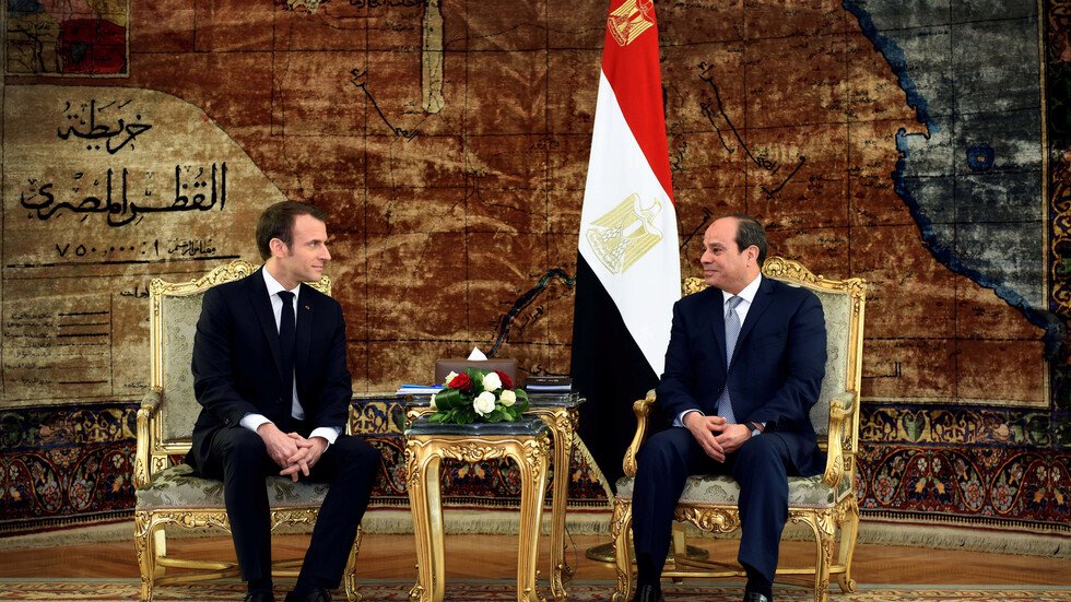 السيسي يؤكد لماكرون ضرورة وقف التدخلات الخارجية في ليبيا وسط استعداد تركيا لنشر قوات عسكرية هناك