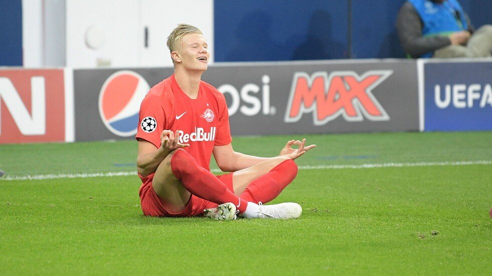 قيمة صفقة انتقال هالاند إلى دورتموند