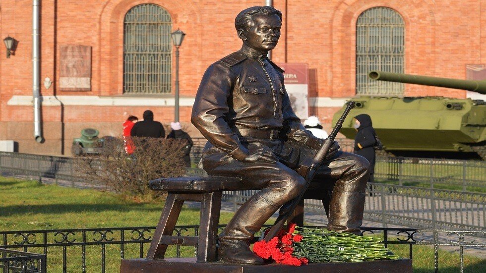 إخراج فيلم سينمائي عن مبتكر رشاش كلاشينكوف