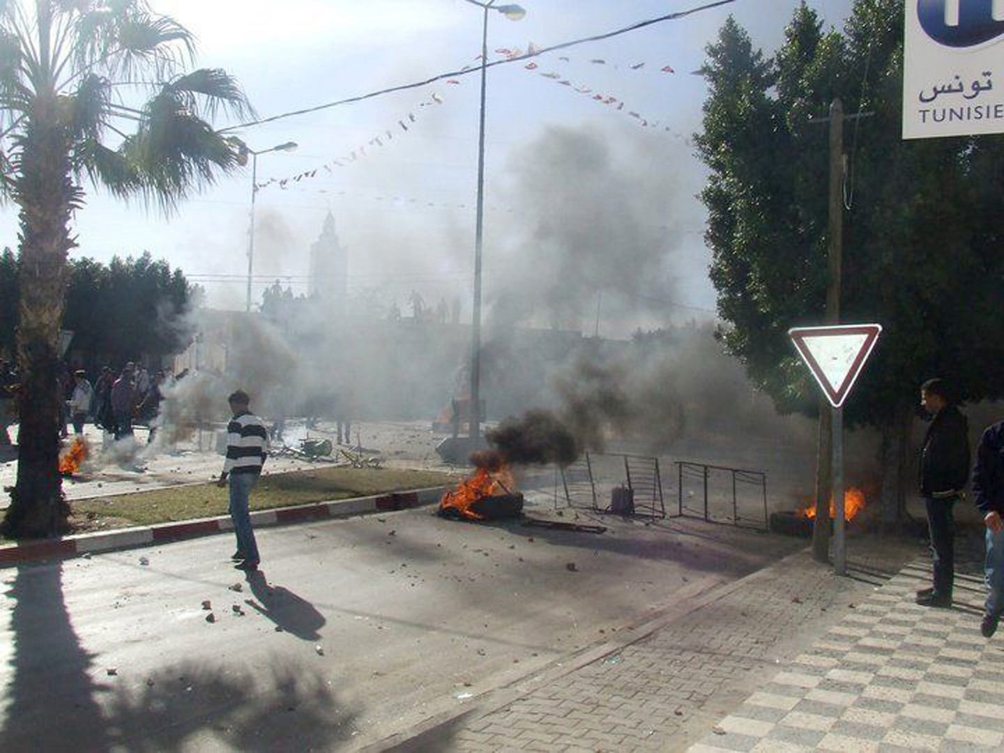 اشتباكات بين الشرطة التونسية ومحتجين على الفقر والتهميش جنوبي البلاد