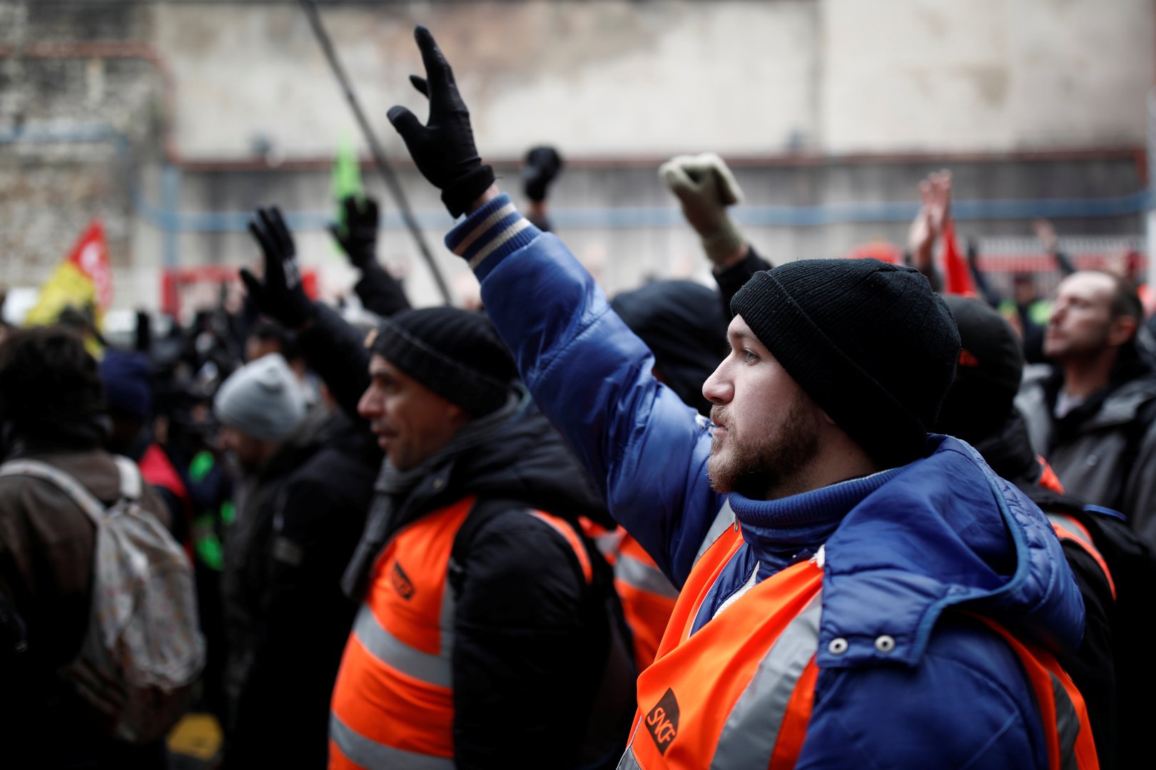 فرنسا.. ماكرون يواجه أكبر إضراب في عهده على خلفية مشروع إصلاح نظام التقاعد