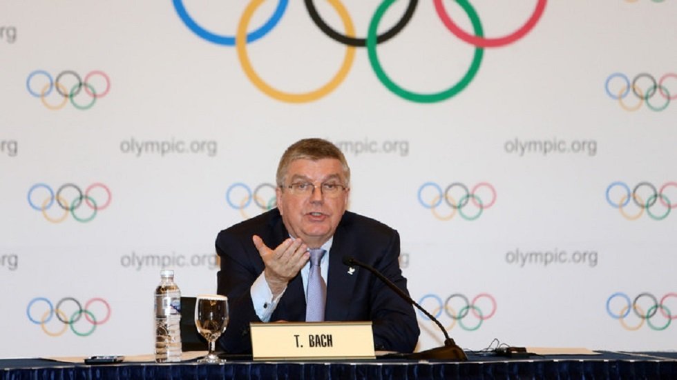 باخ: اللجنة الأولمبية الدولية ملتزمة بقرارات 