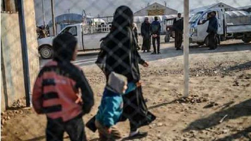 خروج أكثر من 200 نازح سوري غالبيتهم من النساء والأطفال من 