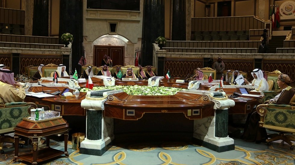 قرقاش: أزمة قطر مستمرة والحلول المستدامة تخدم المنطقة