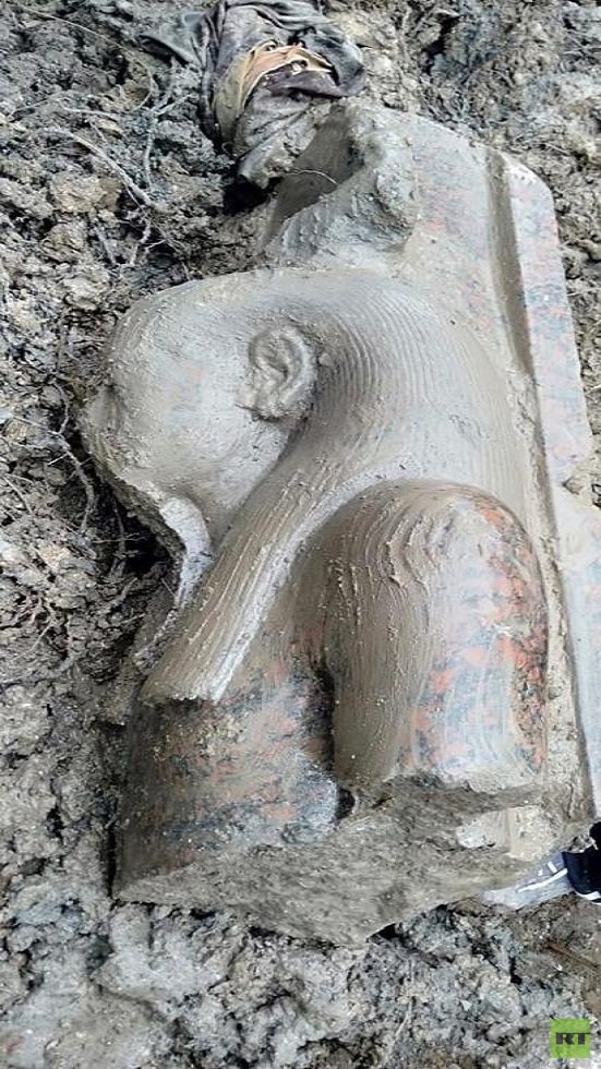 وزارة الآثار المصرية تعلن عن اكتشاف تمثال ملكي نادر (صور)