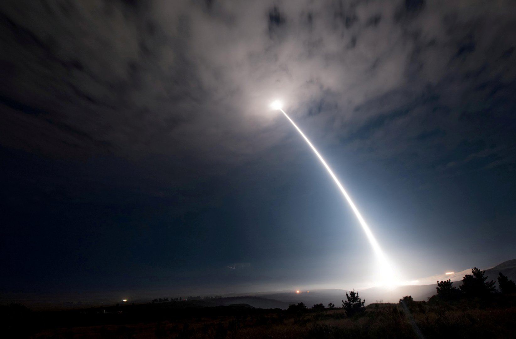 الولايات المتحدة تختبر صاروخا باليستيا متوسط المدى