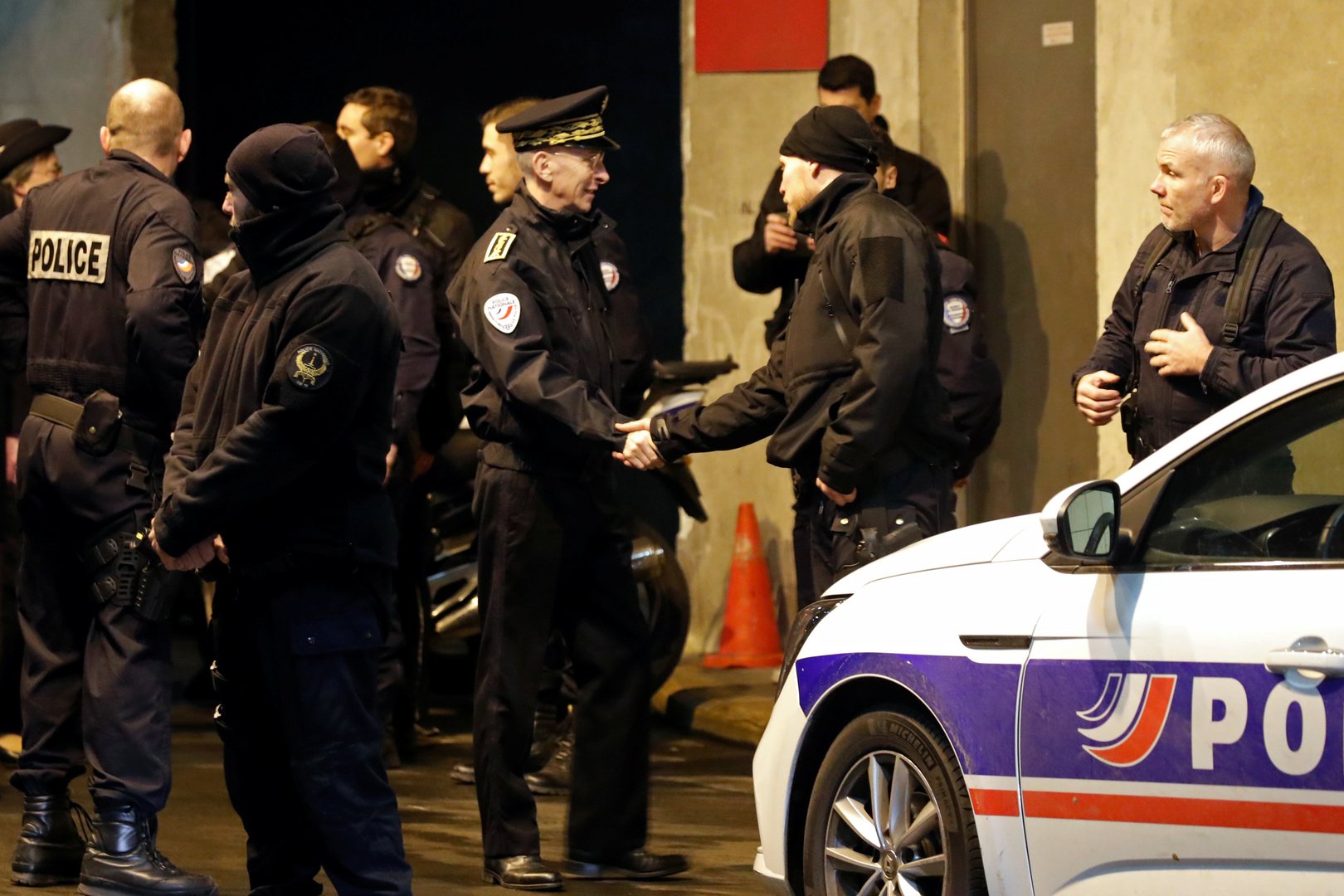 الشرطة الفرنسية تحيد رجلا هدد بطعن عناصر من الشرطة بسكين في باريس