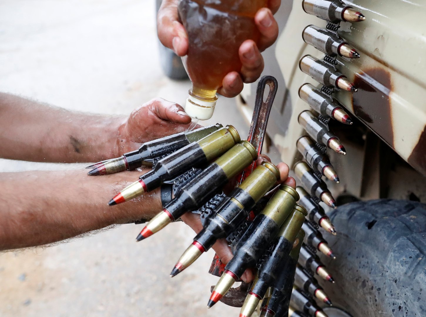 تقرير أممي يكشف عمليات نقل أسلحة ومقاتلين إلى ليبيا في خرق للحظر