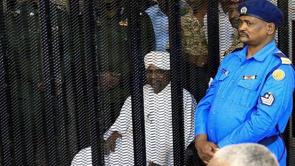 النيابة السودانية: البشير قد يواجه عقوبة الإعدام حال إدانته في إطار قضايا أخرى