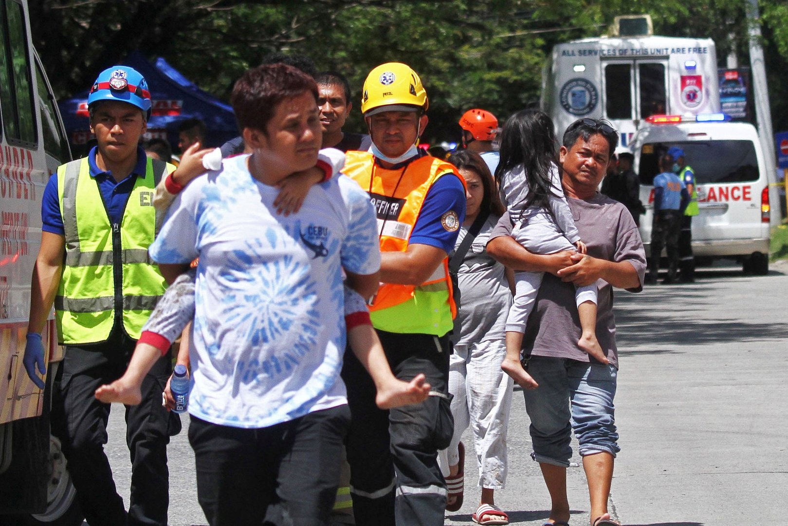 مقتل طفلة بسبب زلزال هز جنوب الفلبين