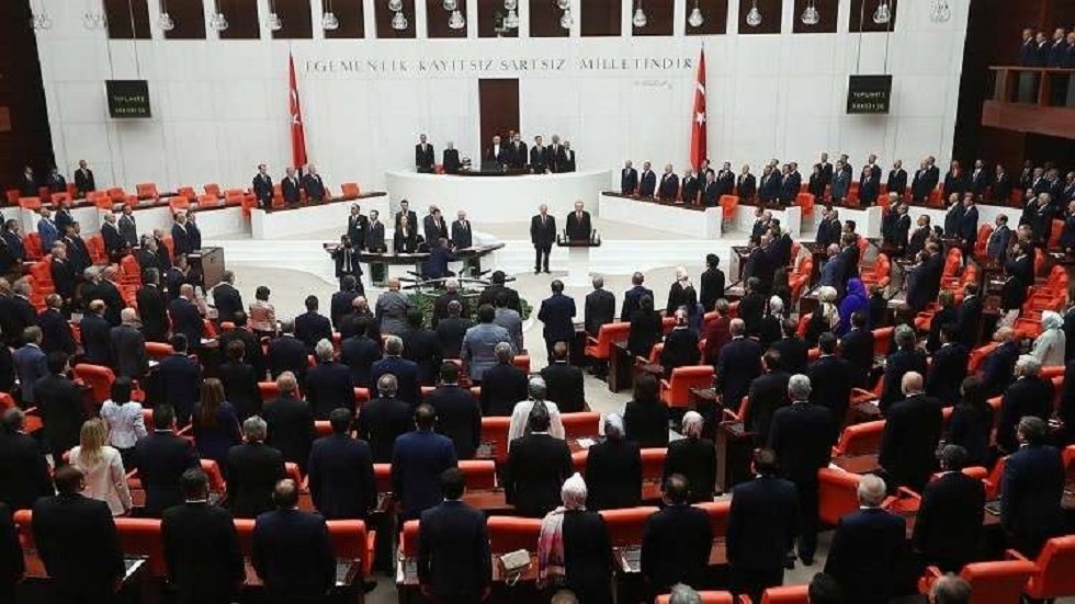 تركيا تتخذ خطوة جديدة صوب تقديم دعم عسكري لحكومة 
