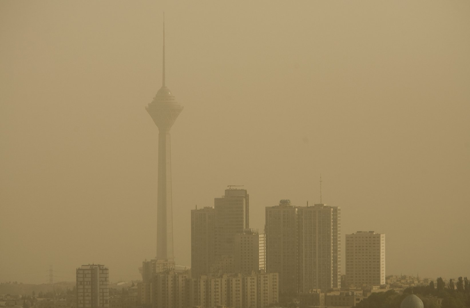 طهران تدق ناقوس الخطر ودعوات إلى إخلائها بسبب تلوث الهواء
