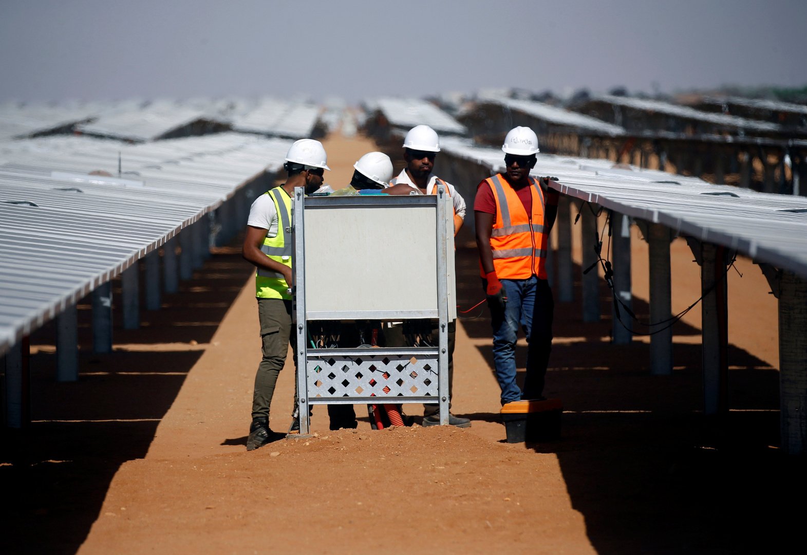 مزرعة شمسية عملاقة في مصر يمكن رؤيتها من الفضاء تولد طاقة هائلة (صور)